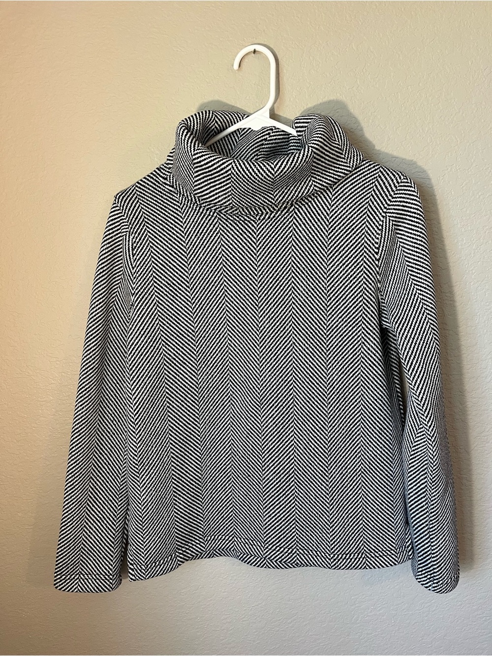 J.Crew Women’s XS Black White Herringbone Funnel Neck Fleece Pullover Fall Cozy